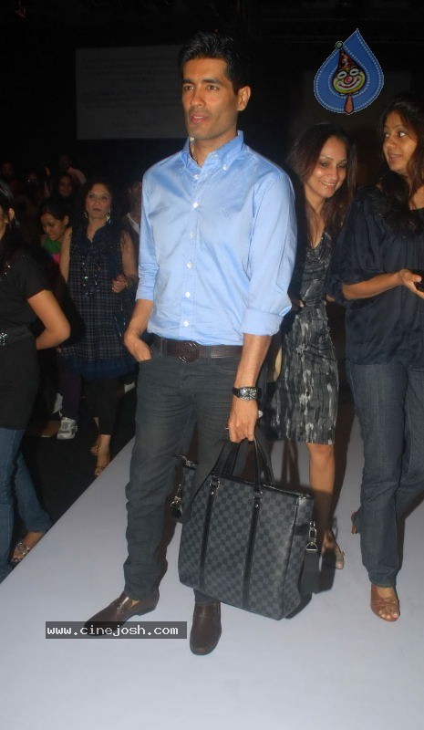 Lakme Fashion Week Day 5 Guests - 53 / 114 photos