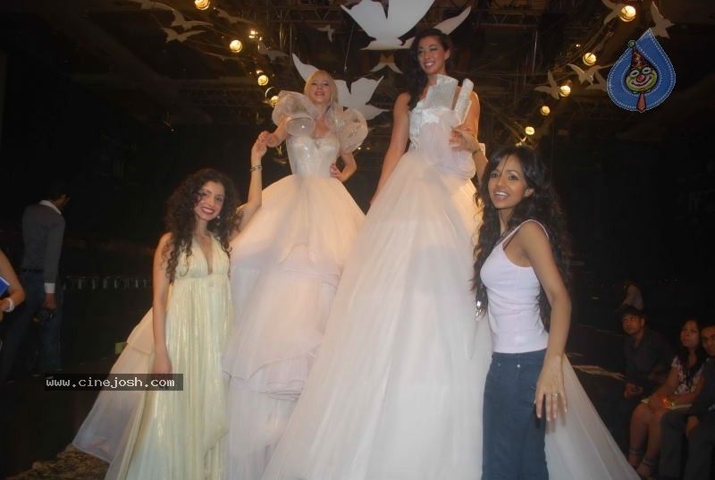 Lakme Fashion Week Day 5 Guests - 65 / 114 photos