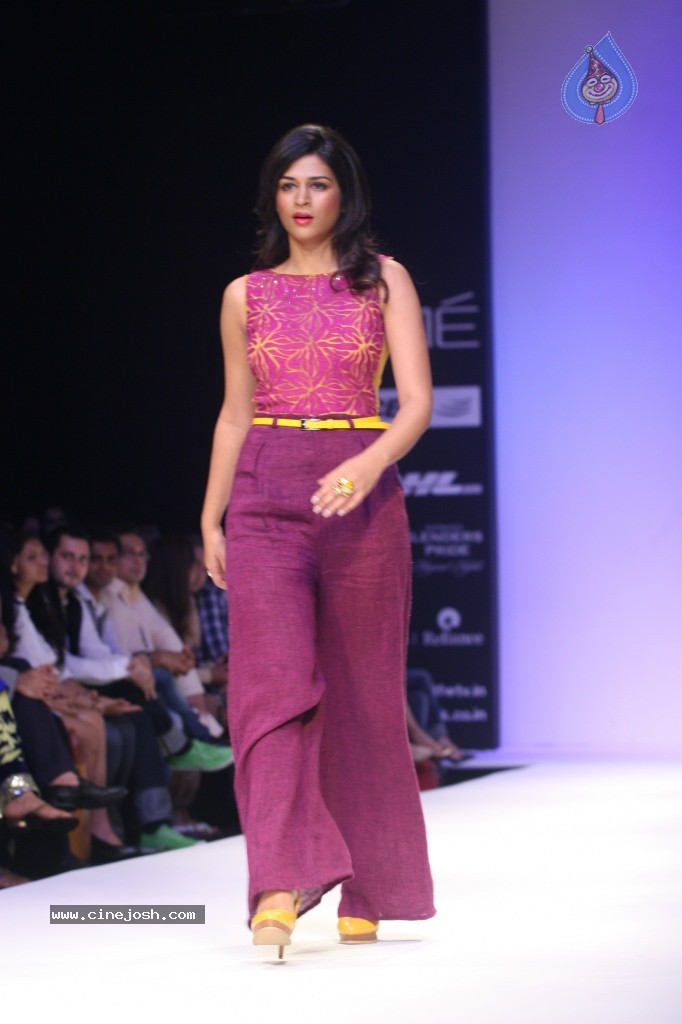 Lakme Fashion Week Day 5 Guests - 56 / 172 photos