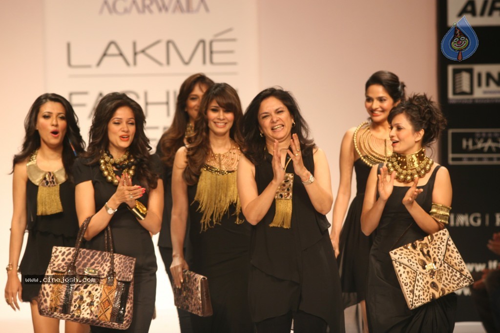 Lakme Fashion Week Day 5 Guests - 78 / 172 photos