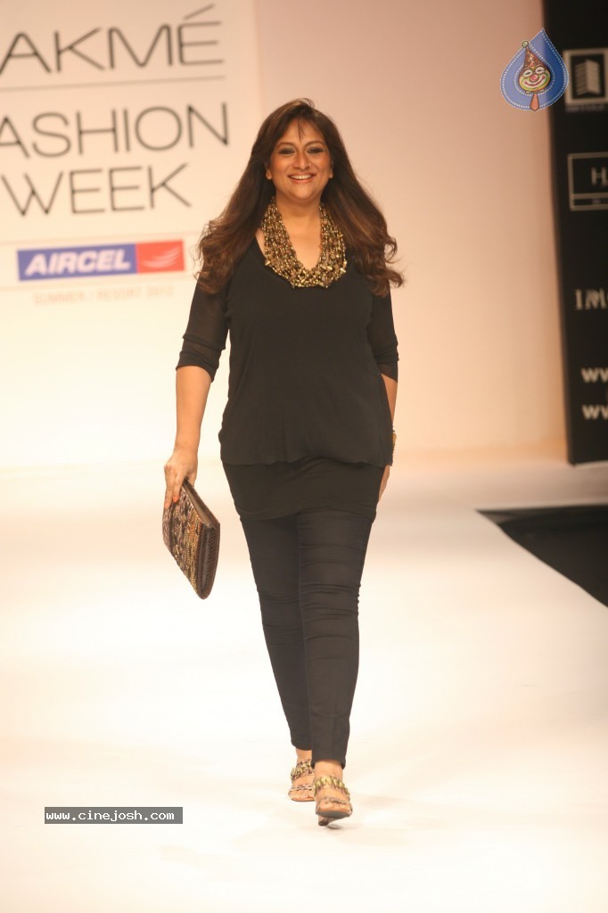 Lakme Fashion Week Day 5 Guests - 112 / 172 photos