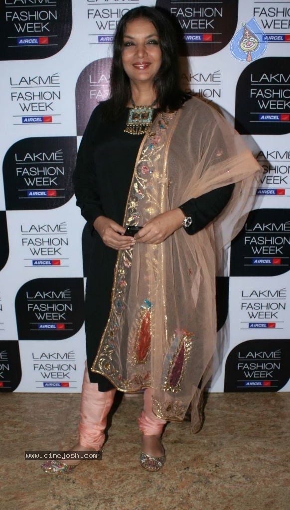 Lakme Fashion Week Day 5 Guests - 24 / 59 photos