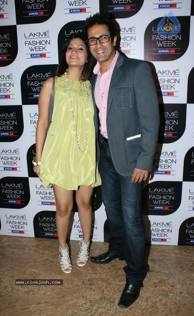 Lakme Fashion Week Day 5 Guests - 31 / 59 photos