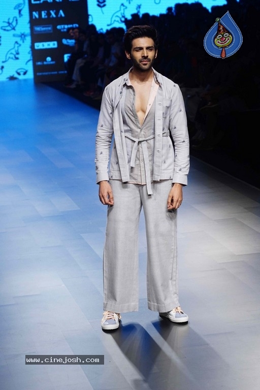 Lakme Fashion Week Grand Finale - 6 / 35 photos