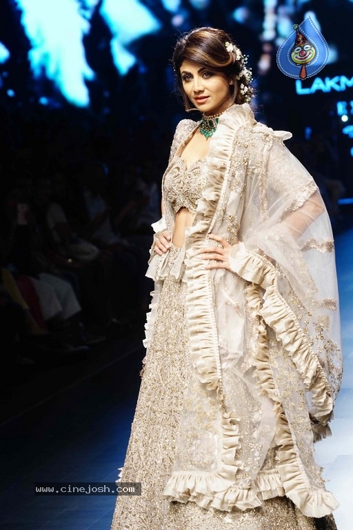 Lakme Fashion Week Grand Finale - 9 / 35 photos