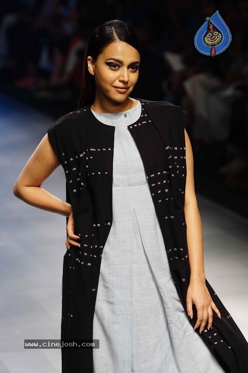 Lakme Fashion Week Grand Finale - 12 / 35 photos
