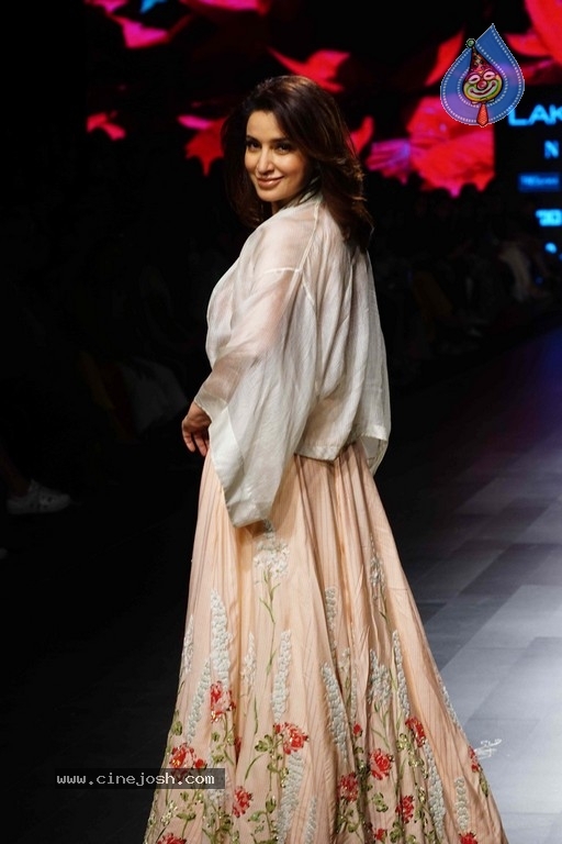 Lakme Fashion Week Grand Finale - 15 / 35 photos