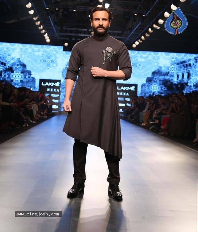 Lakme Fashion Week Grand Finale - 18 / 35 photos