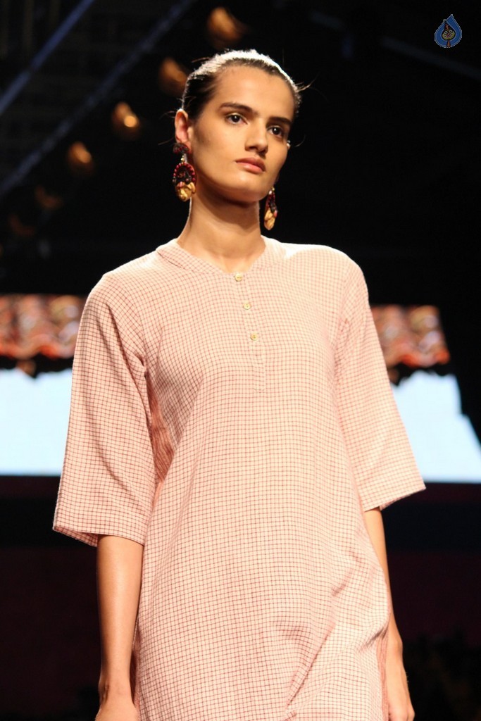 Lakme Fashion Week Summer 2017 Photos - 27 / 42 photos