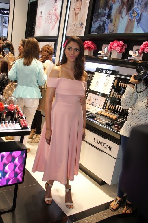Lancome Boutique Launch - 14 / 35 photos