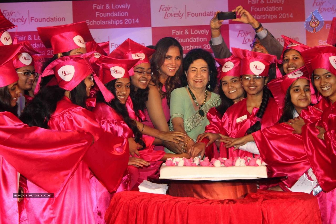Lara dutta at Fair n Lovely Event - 4 / 29 photos