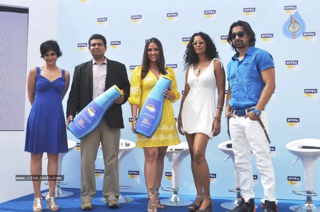 Lara Dutta Launches Nivea Sun - 20 / 29 photos