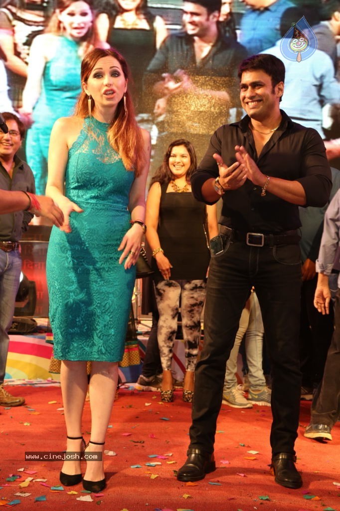 Late Dina Bama Patil Prathishthan Fest Grand Finale - 17 / 35 photos