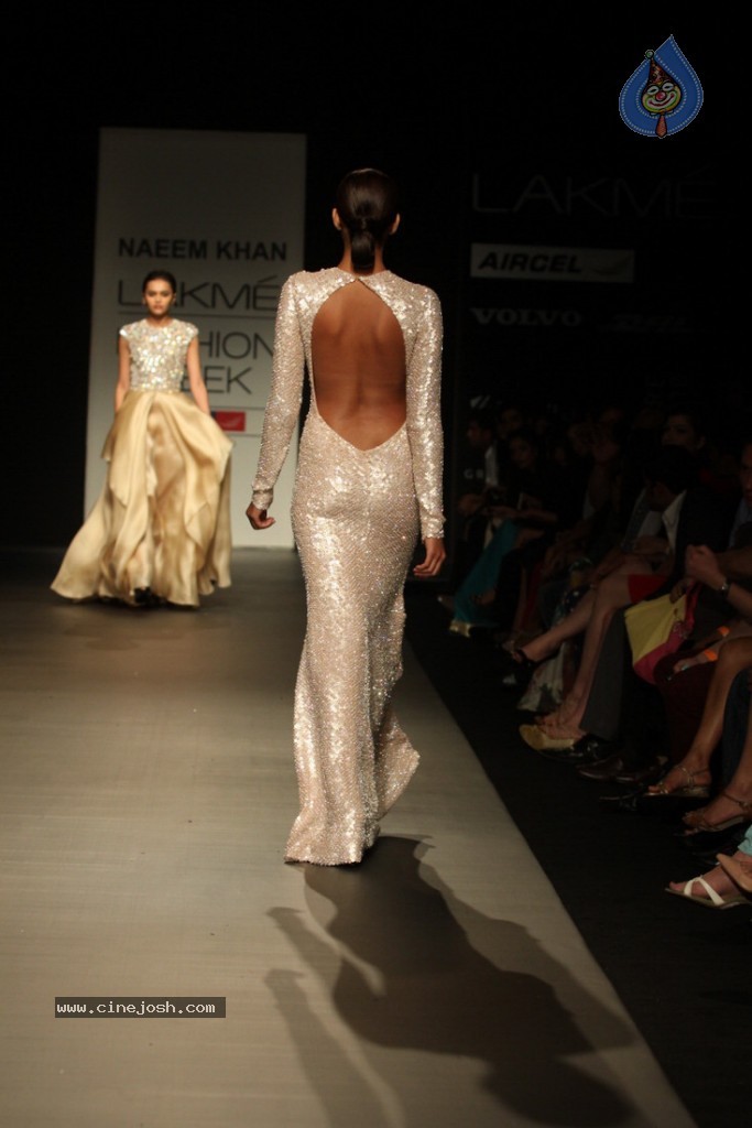 LFW 2013 Day 2 All Shows - 31 / 150 photos