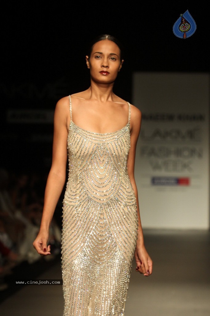 LFW 2013 Day 2 All Shows - 34 / 150 photos