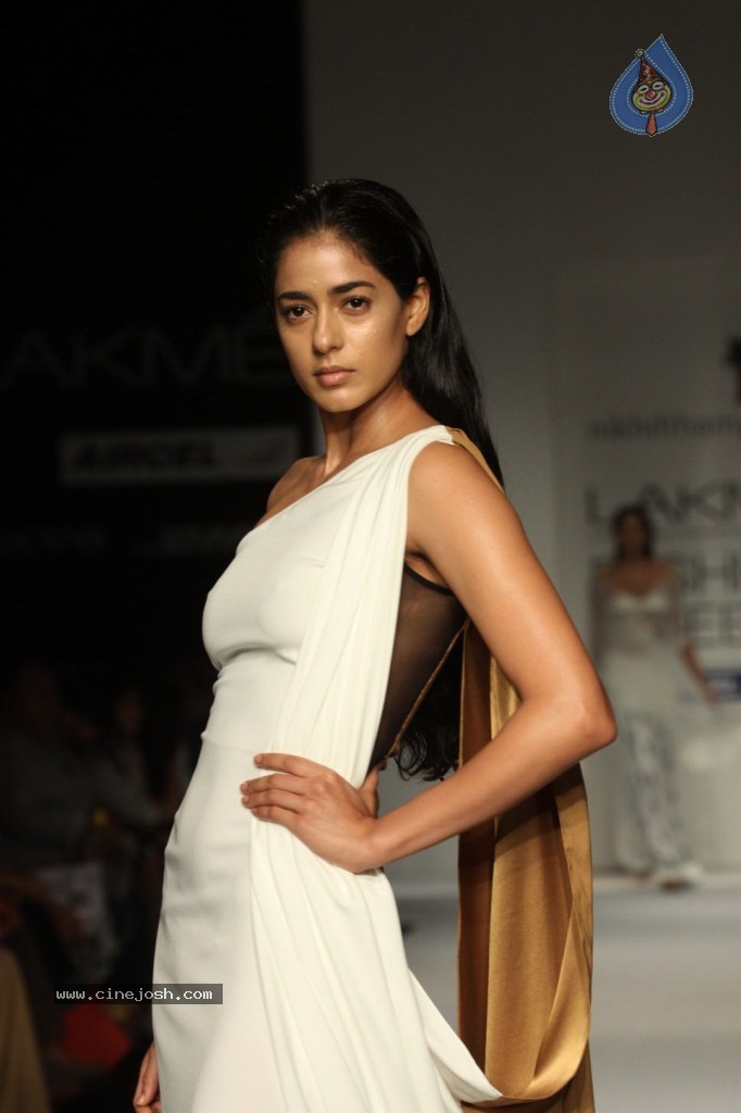 LFW 2013 Day 2 All Shows - 37 / 150 photos