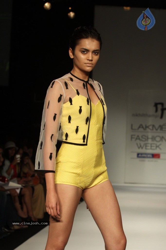 LFW 2013 Day 2 All Shows - 48 / 150 photos