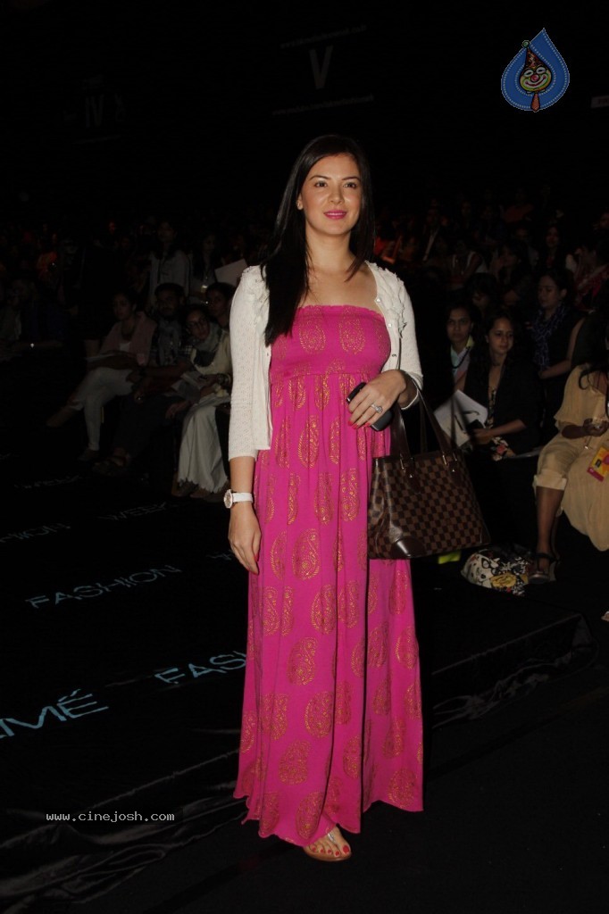 LFW 2013 Day 2 All Shows - 66 / 150 photos