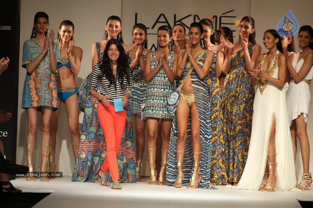LFW 2013 Day 2 All Shows - 77 / 150 photos