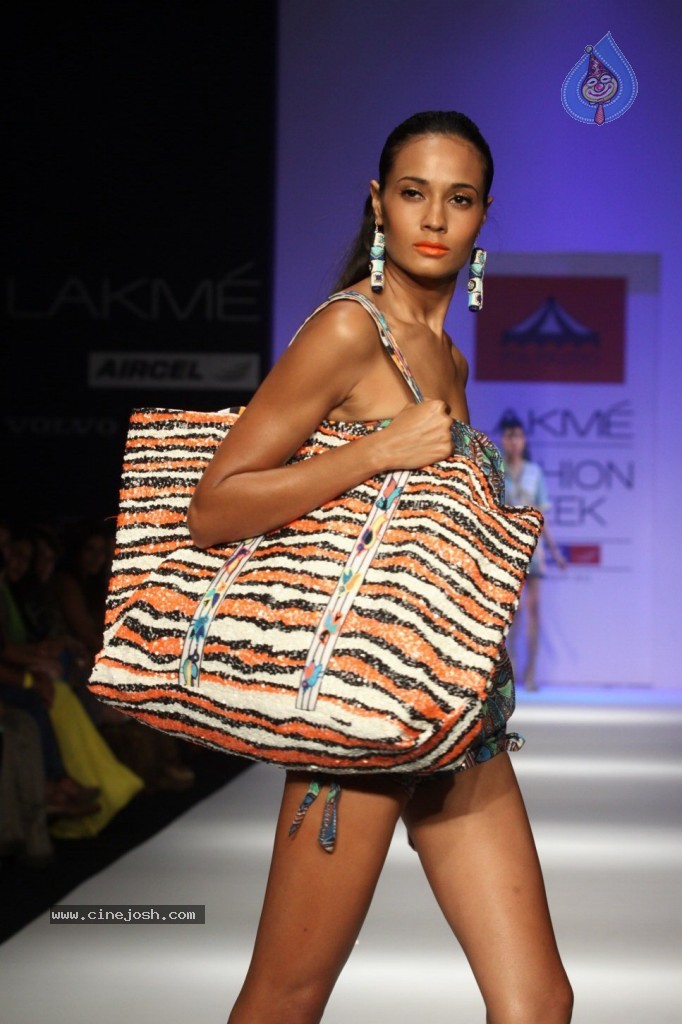 LFW 2013 Day 2 All Shows - 88 / 150 photos