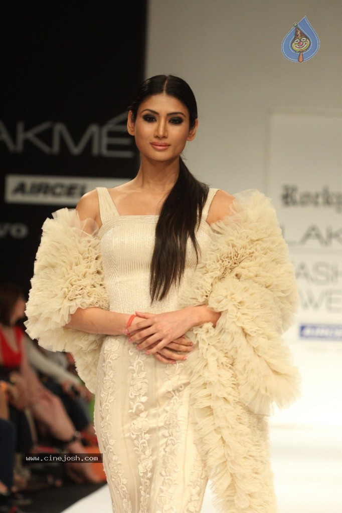 LFW 2013 Day 2 All Shows - 104 / 150 photos