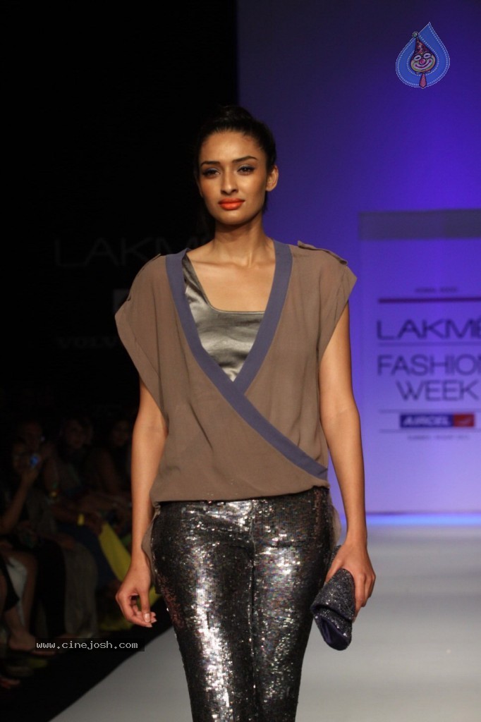 LFW 2013 Day 2 All Shows - 128 / 150 photos