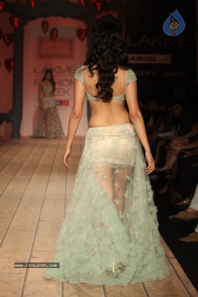 LFW 2013 Day 2 All Shows - 137 / 150 photos