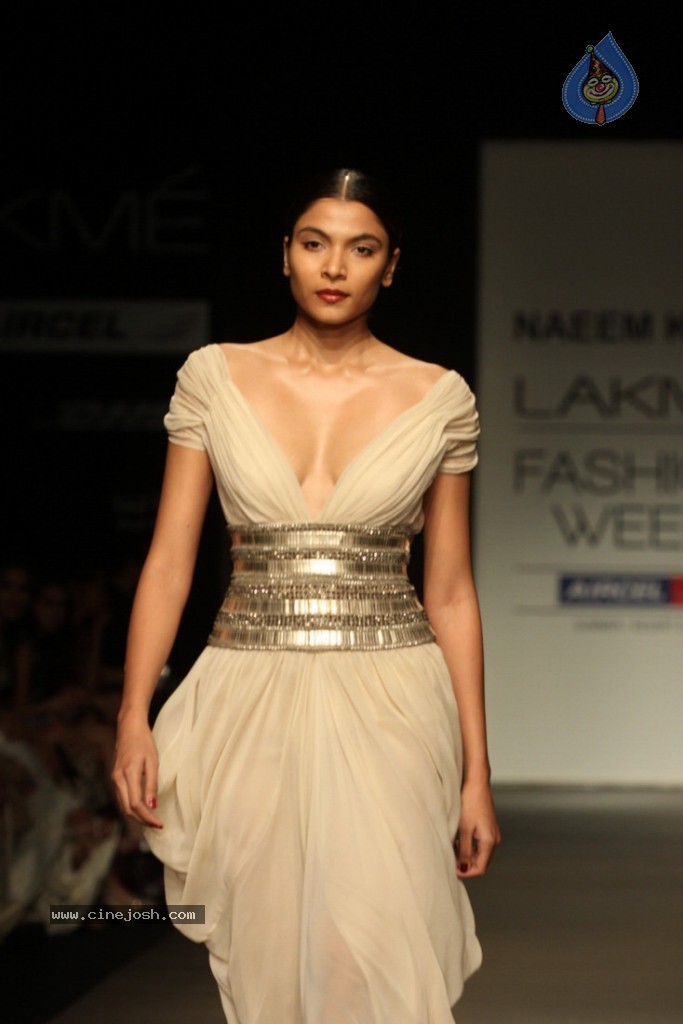 LFW 2013 Day 2 All Shows - 144 / 150 photos