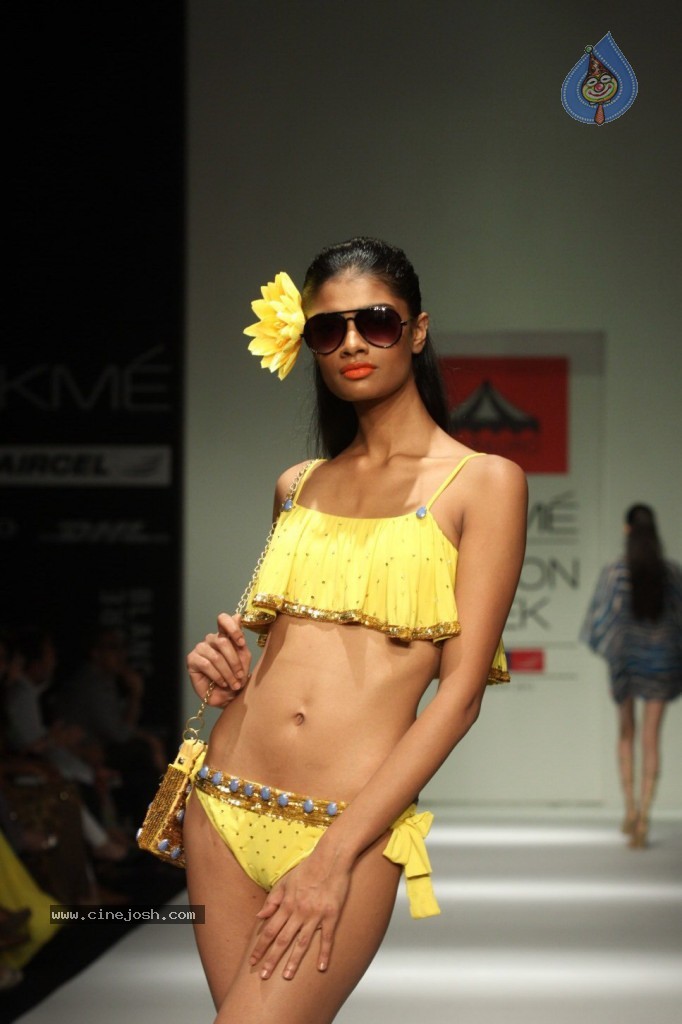 LFW 2013 Day 2 All Shows - 145 / 150 photos