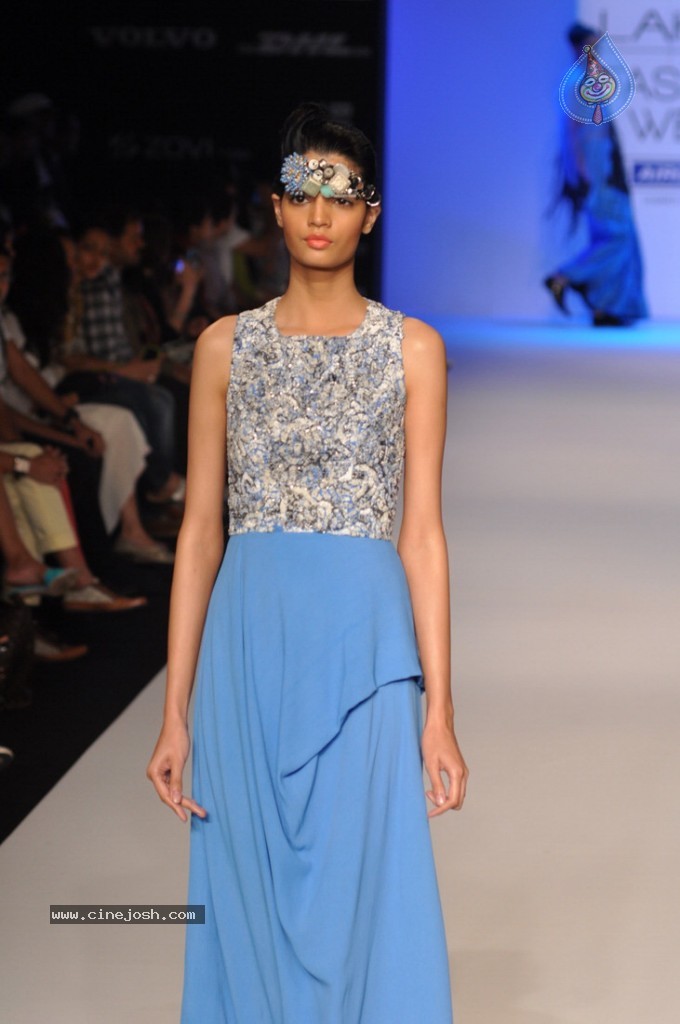 LFW 2013 Day 3 All Shows - 31 / 112 photos