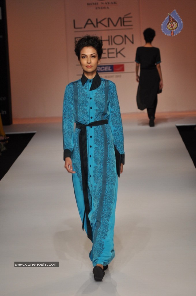 LFW 2013 Day 3 All Shows - 39 / 112 photos