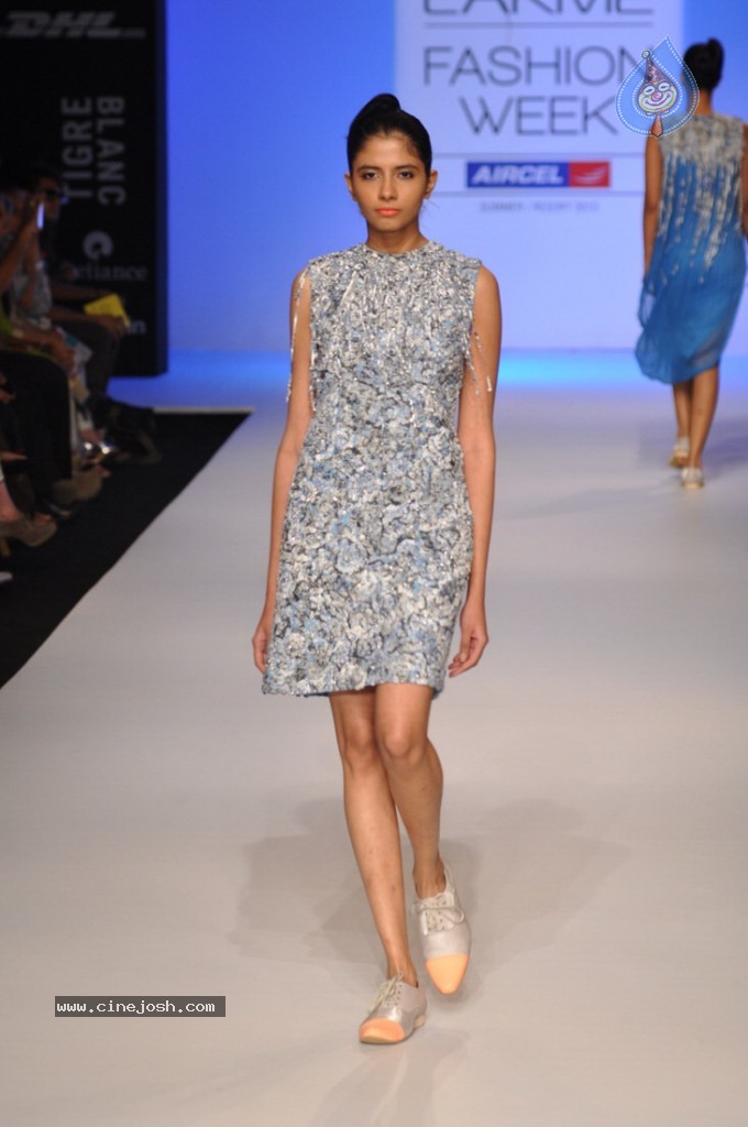 LFW 2013 Day 3 All Shows - 67 / 112 photos