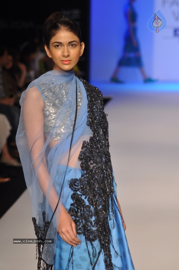 LFW 2013 Day 3 All Shows - 73 / 112 photos