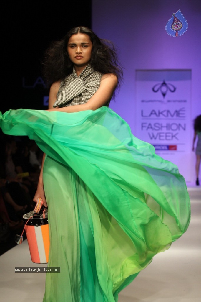 LFW 2013 Day 3 All Shows - 84 / 112 photos