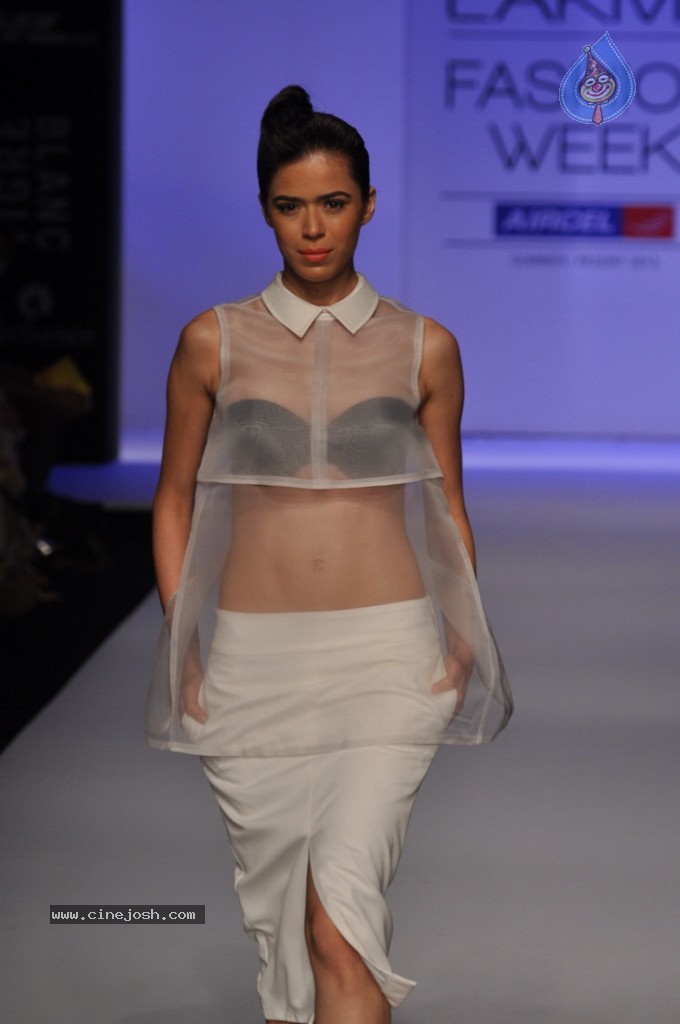 LFW 2013 Day 3 All Shows - 86 / 112 photos