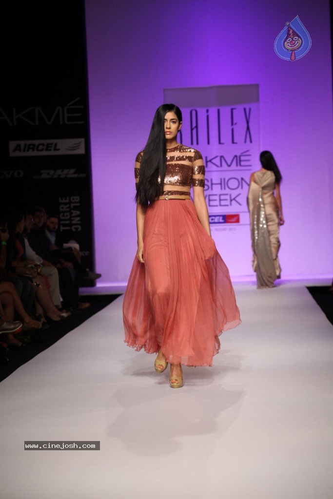 LFW 2013 Day 3 All Shows - 87 / 112 photos