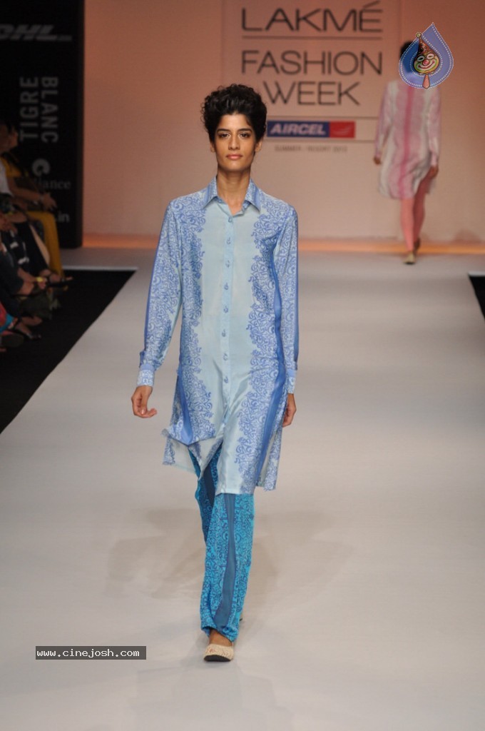LFW 2013 Day 3 All Shows - 88 / 112 photos