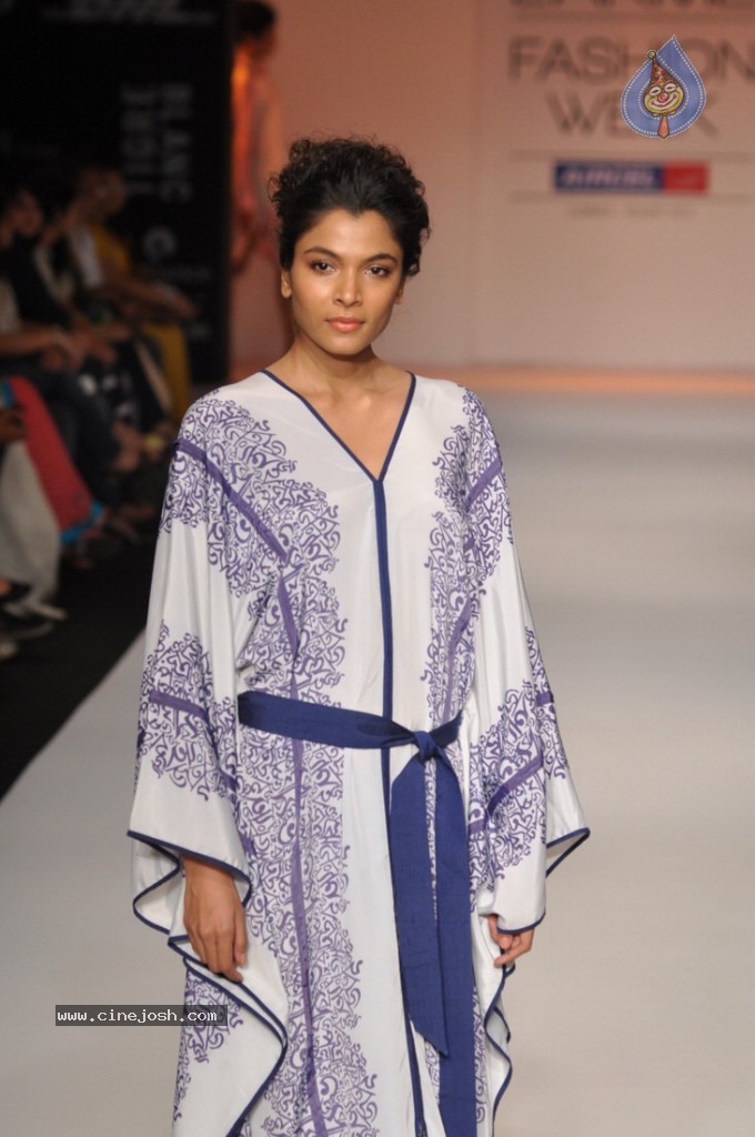 LFW 2013 Day 3 All Shows - 89 / 112 photos