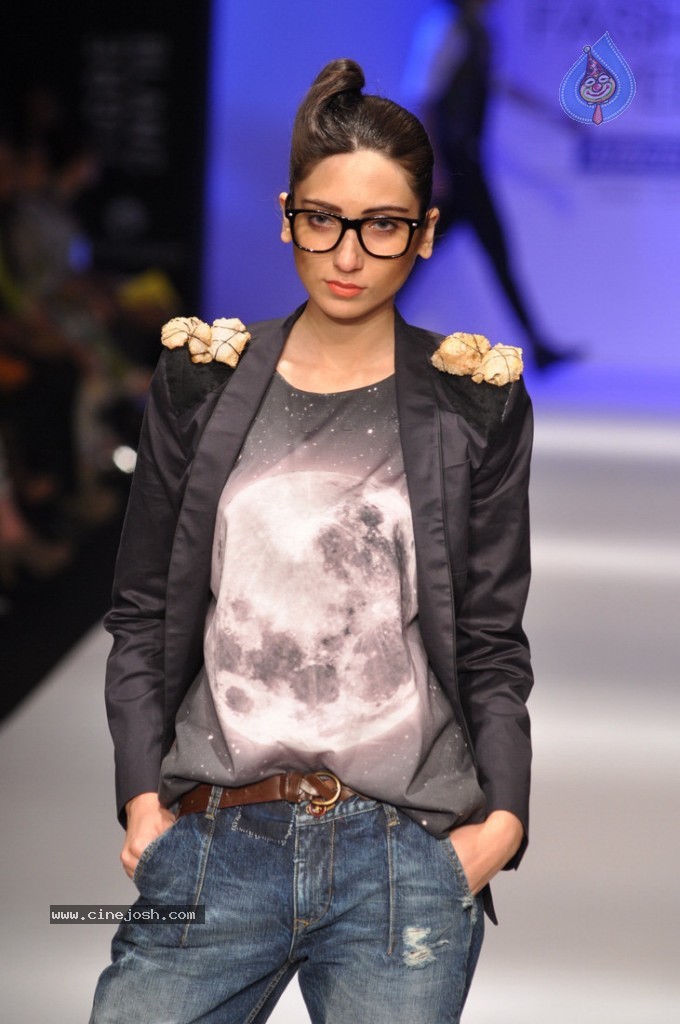 LFW 2013 Day 3 All Shows - 100 / 112 photos