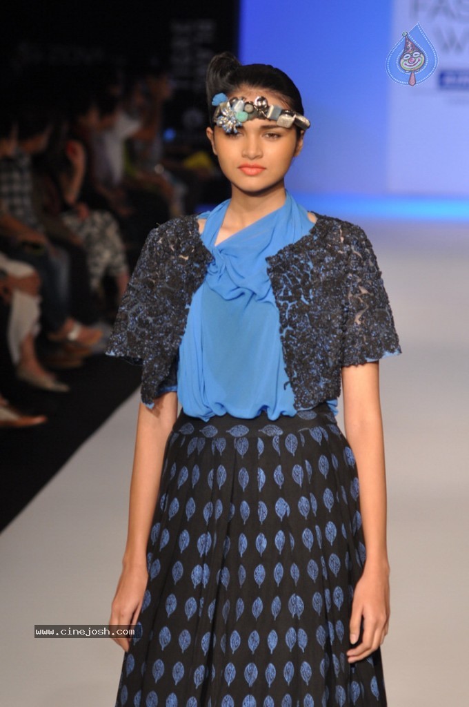 LFW 2013 Day 3 All Shows - 104 / 112 photos