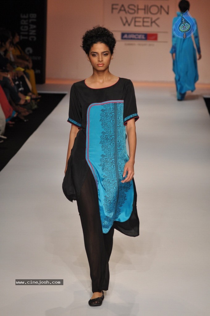 LFW 2013 Day 3 All Shows - 109 / 112 photos