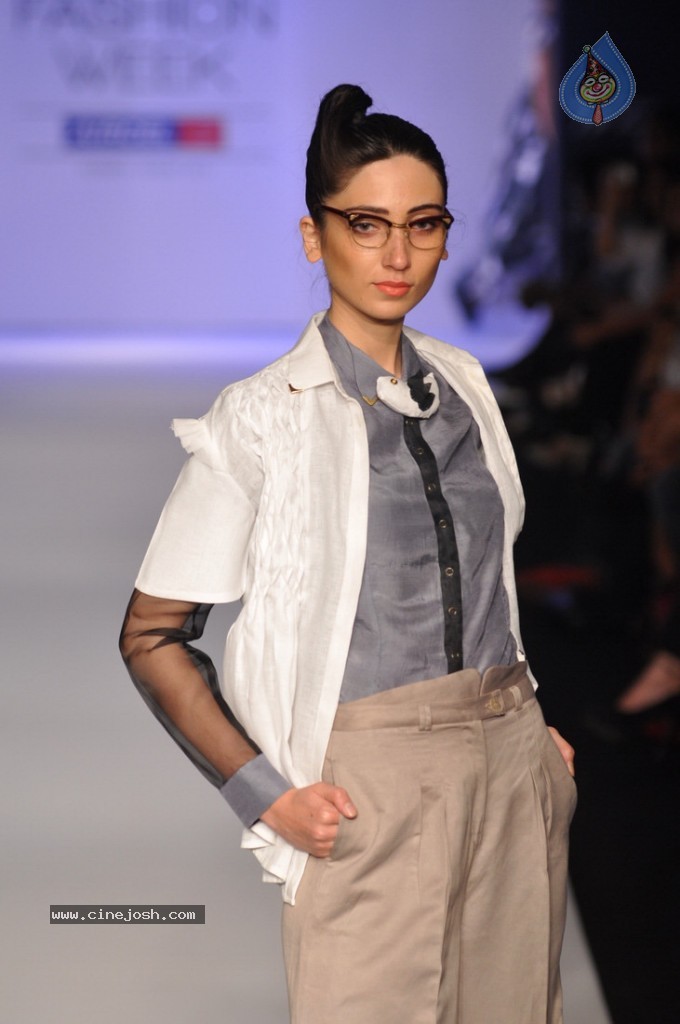 LFW 2013 Day 3 All Shows - 110 / 112 photos