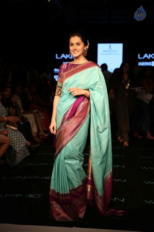 LFW 2015 Gaurang Show - 23 / 36 photos
