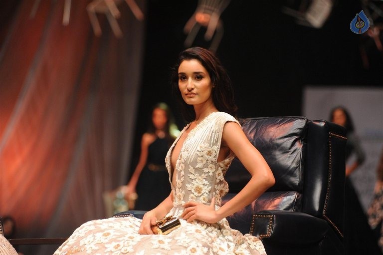 LFW 2015 Manish Malhotra Show 1 - 37 / 62 photos