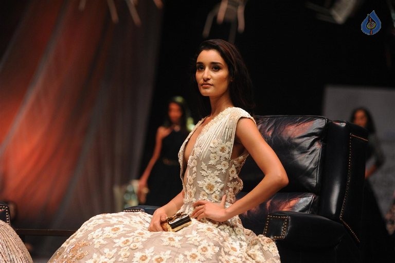LFW 2015 Manish Malhotra Show 1 - 38 / 62 photos