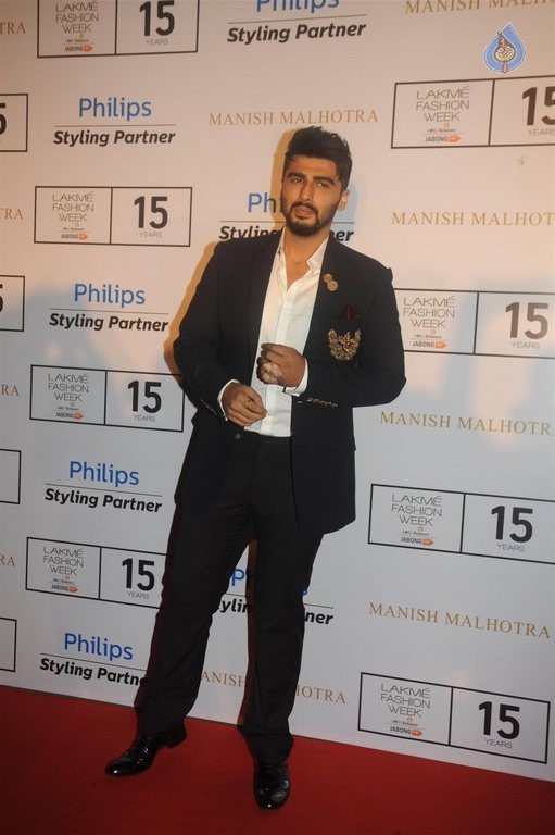 LFW 2015 Manish Malhotra Show 2 - 25 / 63 photos