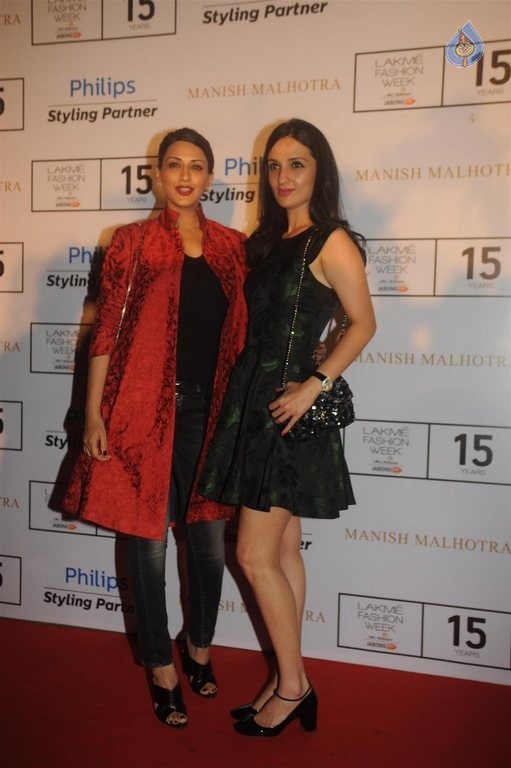 LFW 2015 Manish Malhotra Show 2 - 50 / 63 photos