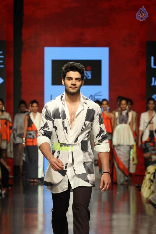 LFW 2015 Masaba Show - 27 / 35 photos