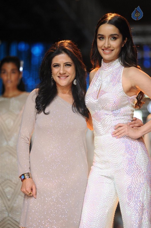 LFW 2015 Namrata Joshipura Show - 1 / 17 photos