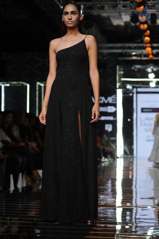 LFW 2015 Namrata Joshipura Show - 7 / 17 photos